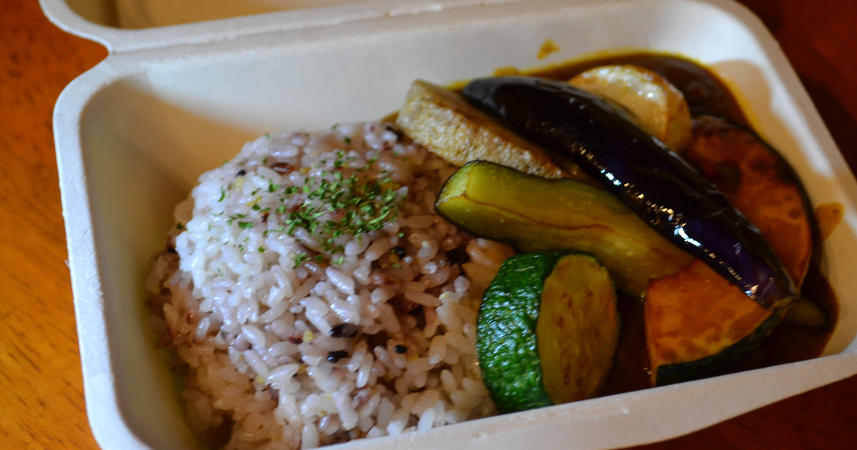 テイクアウト ど定番 野菜たっぷりチキンカレー٩ W و立川駅南口の持ち帰りグルメでランチやディナーを楽しみましょう