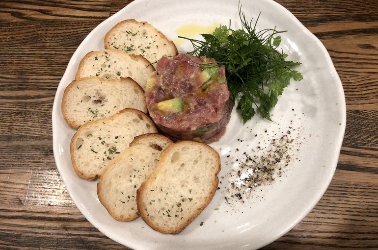 カツオとアボカドのタルタルソース